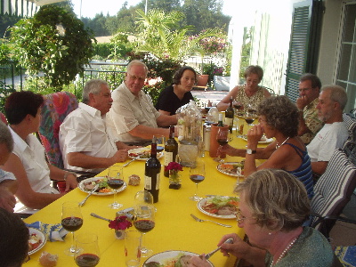 Beim Nachtessen 7